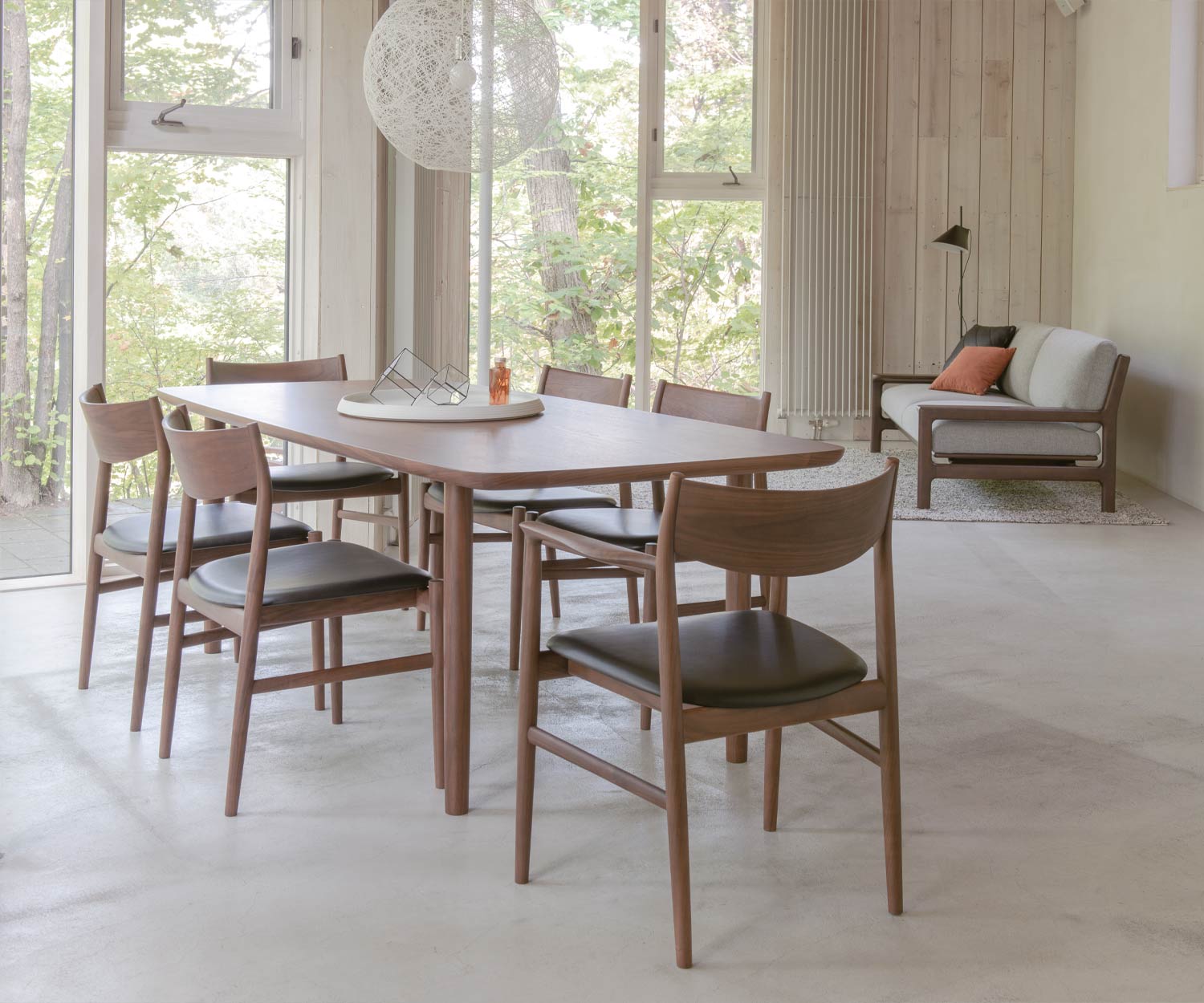 Conde House Kamuy Design Table &amp; chaise avec piètement en noyer massif