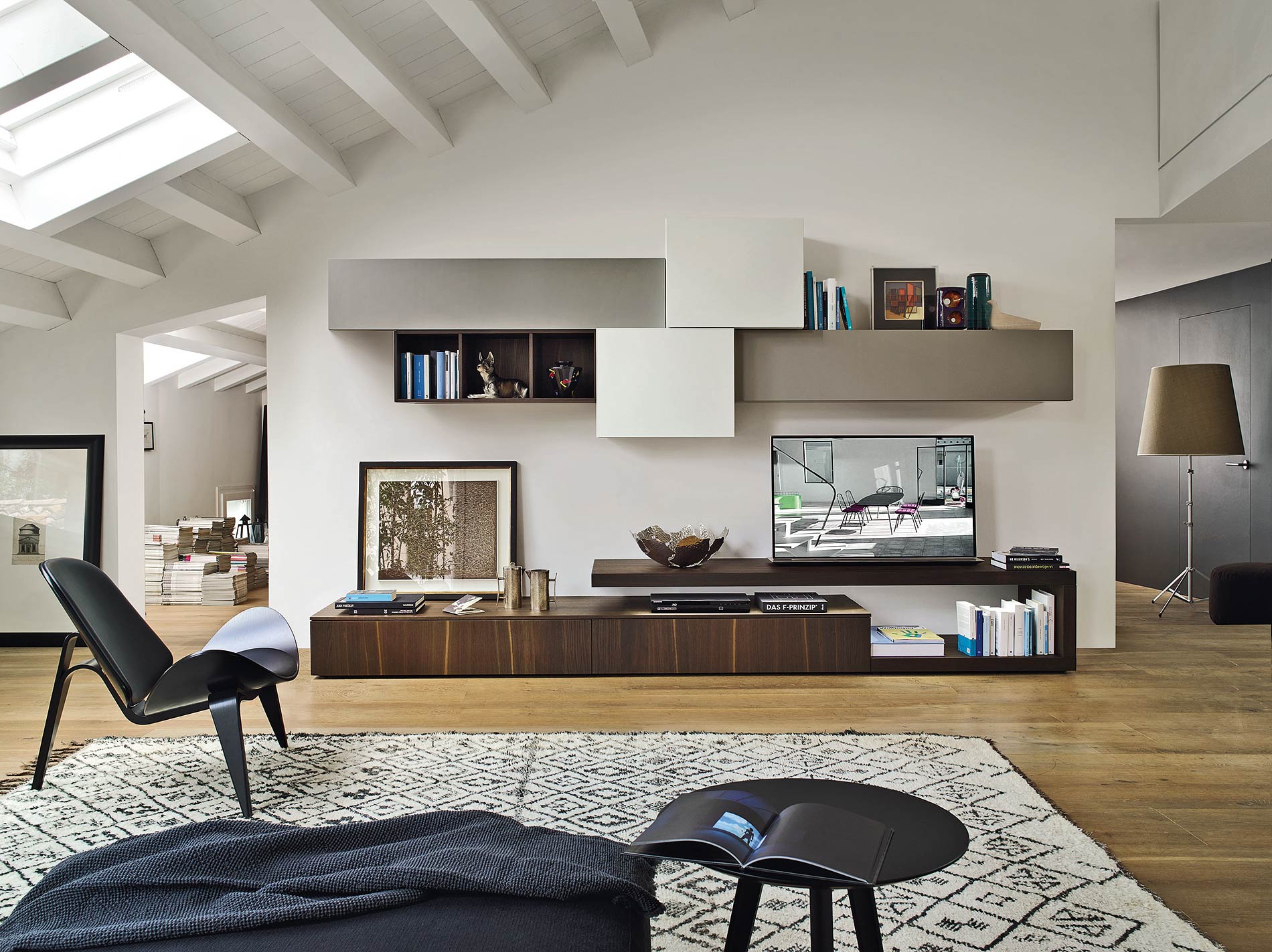 TV-hangkast met lowboard en bovenkasten