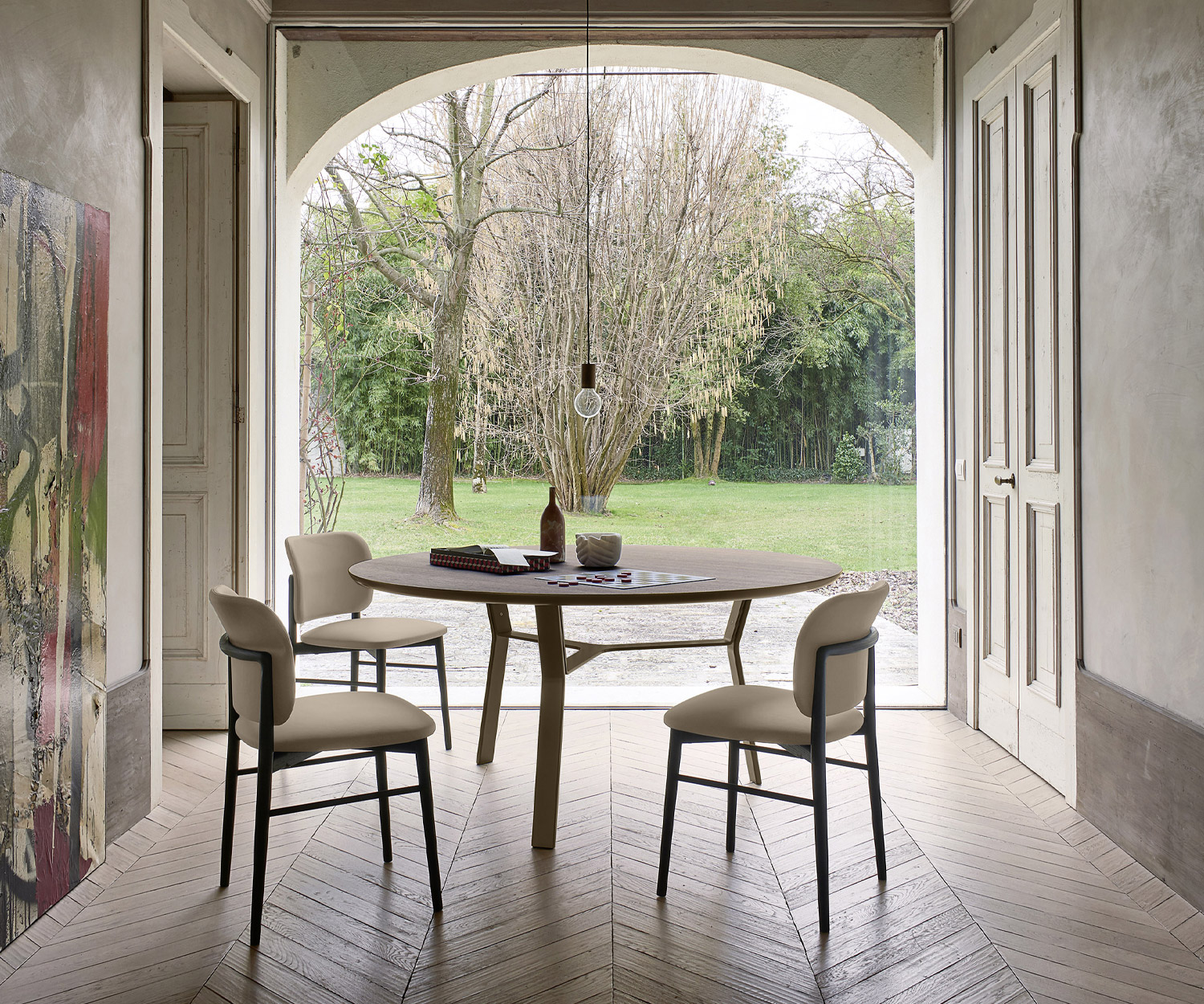 Moderne Livitalia Iron eettafel rond tafelblad met optioneel draaibaar tafelblad in de eetkamer Moderne Livitalia Iron eettafel rond tafelblad met optioneel draaibaar tafelblad in de eetkamer