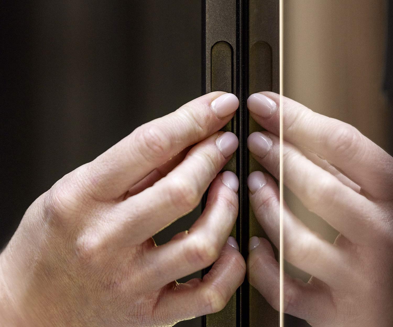 Armoire Portes en verre avec cadre de porte minimal Armoire Portes en verre avec cadre de porte minimal