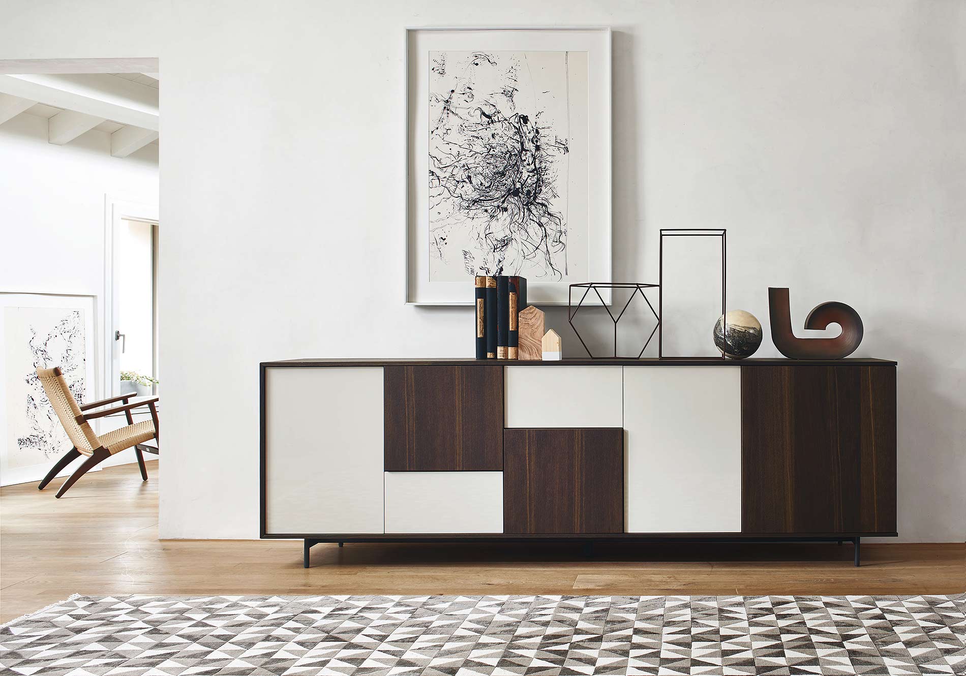 Dressoir met genest front in hout en lak