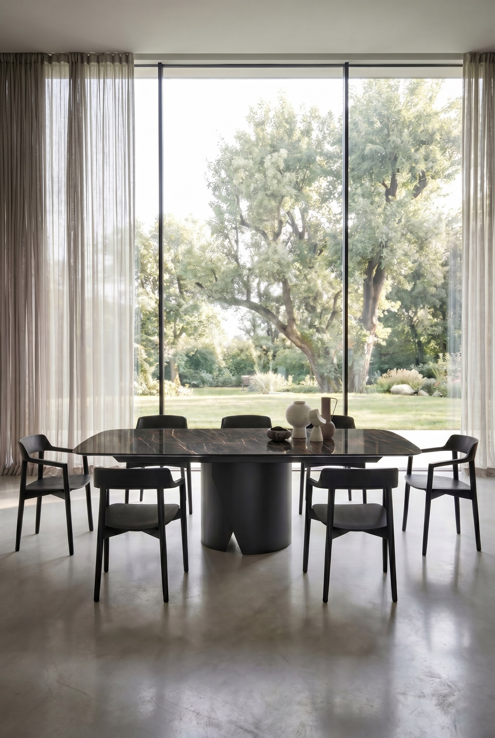 Table à manger en céramique Livitalia Plug dans une salle à manger moderne avec un plateau de table brillant