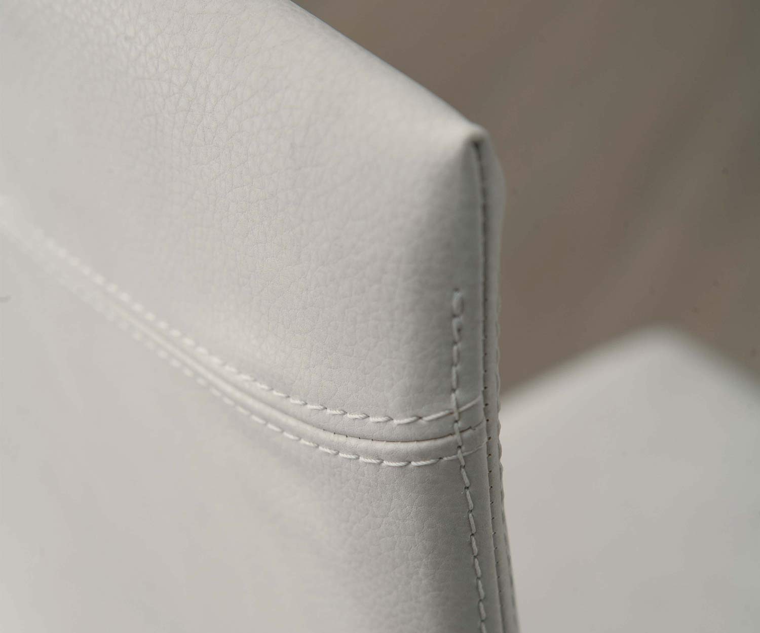 Exclusif Ozzio Chaise design Blitz rembourrée de cuir noir blanc Exclusif Ozzio Chaise design Blitz rembourrée de cuir noir blanc