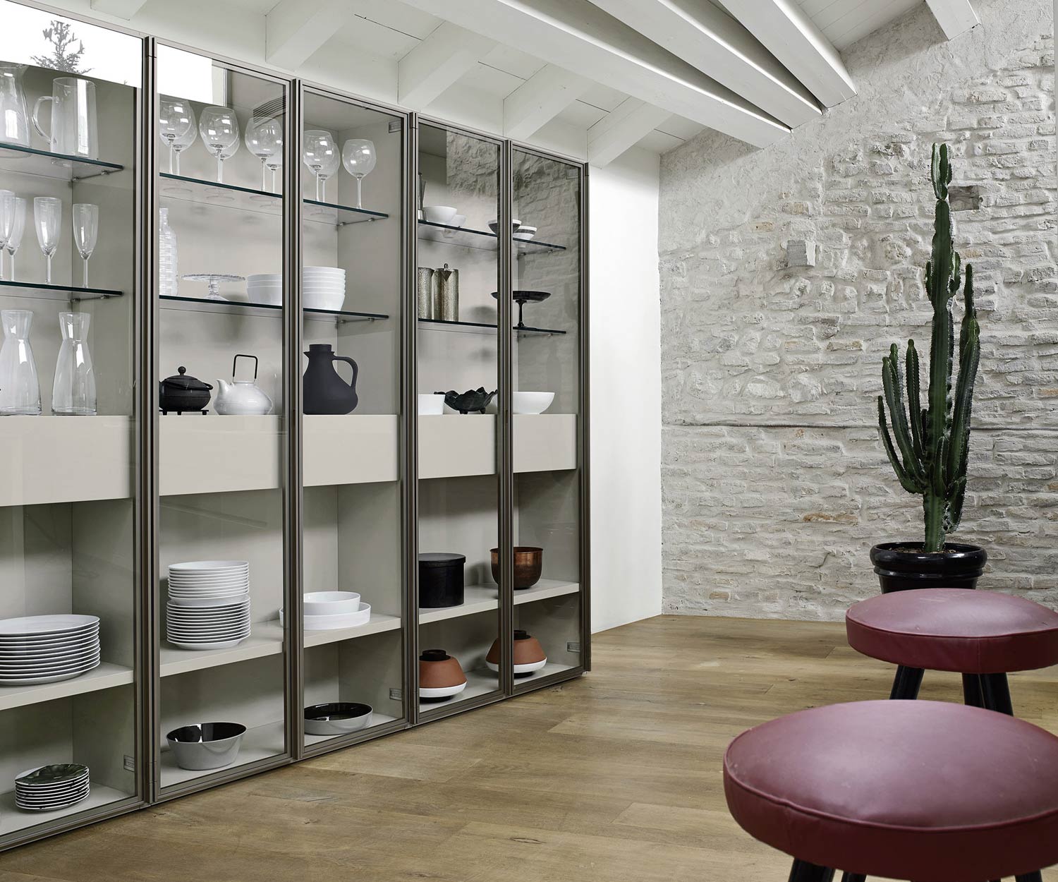 Exclusieve Livitalia Design boekenkast met glazen deuren C63