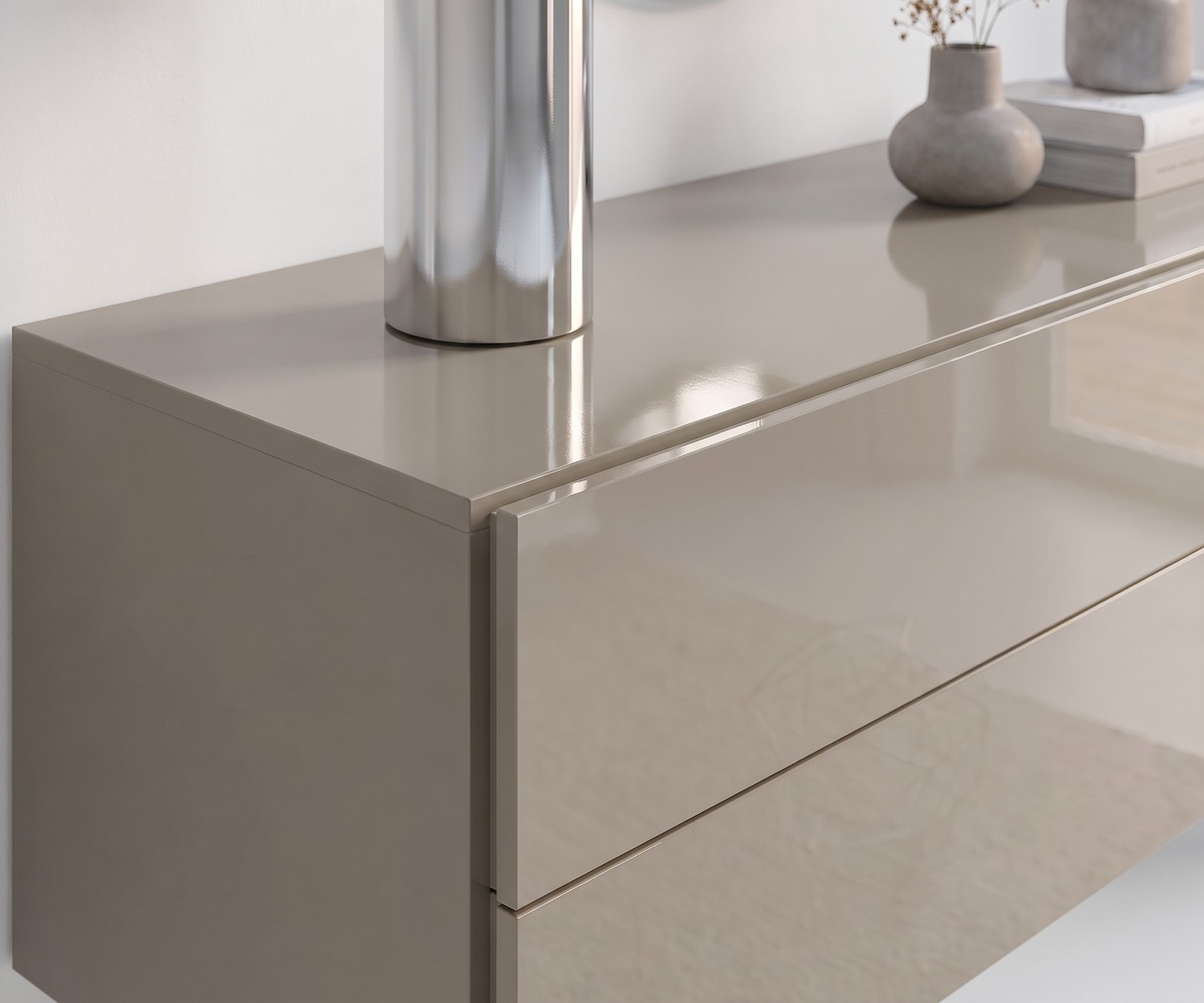 Commode suspendue Novamobili Easy laquée sable Commode suspendue Novamobili Easy en sable brillant, meuble de rangement moderne au design italien.