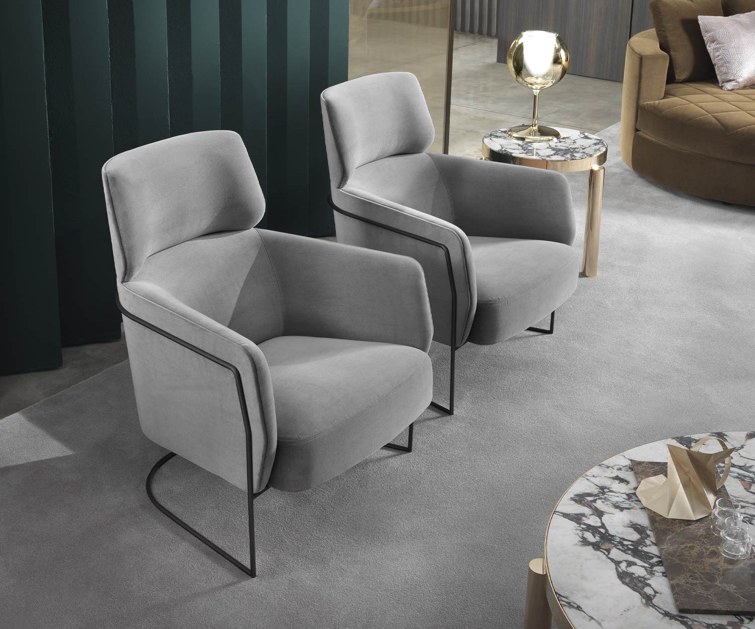 Fauteuil lounge gris clair Nest de Marelli piètement noir salon Fauteuil lounge gris clair Nest de Marelli piètement noir salon