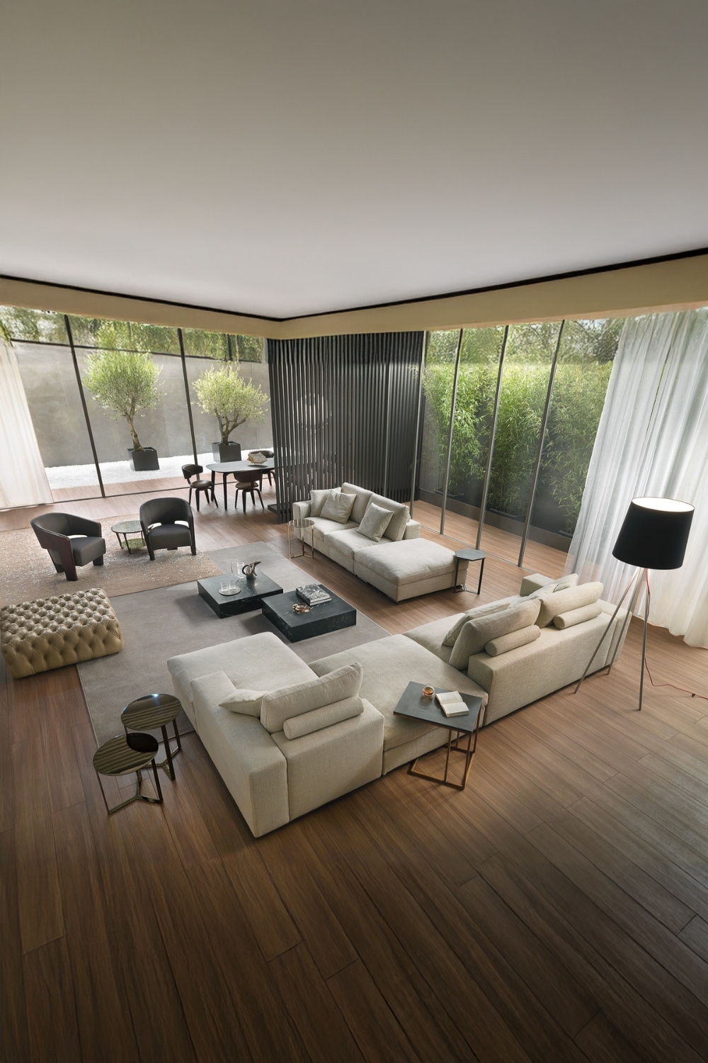 grand-salon-ou-elements-noirs-allegent-decoration-beige