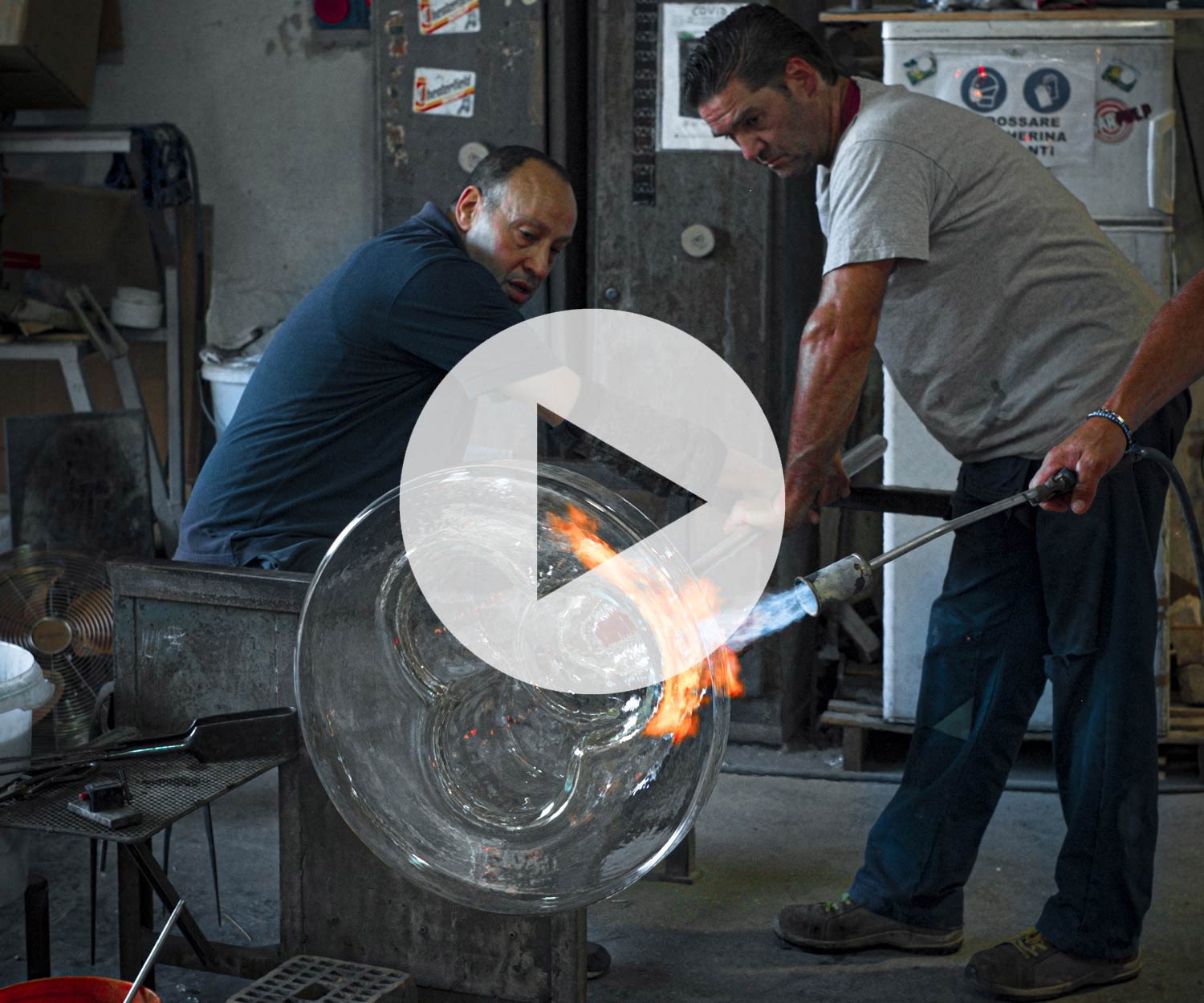 Miniforms Soda table en verre production1AL2534x1534 play Miniforms Soda table en verre production1AL2534x1534 play