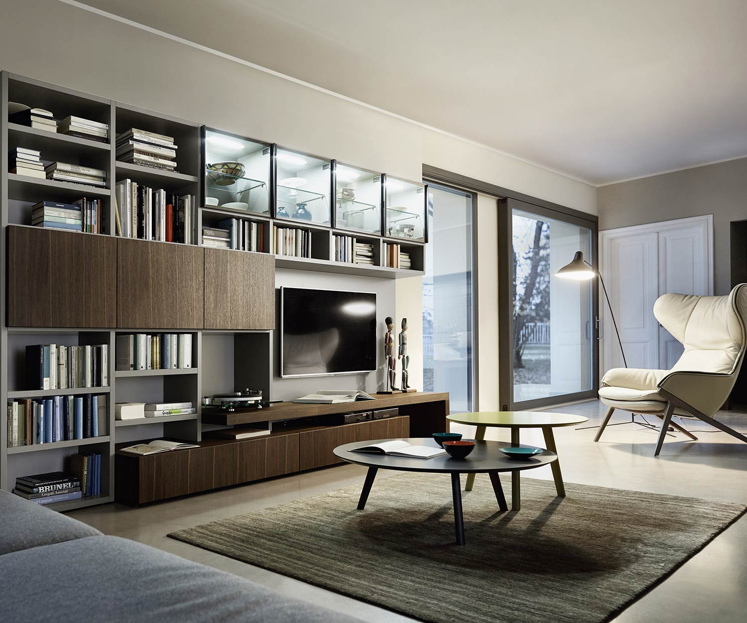 Hoogwaardige ronde design salontafel Trio met 3 poten Hoogwaardige ronde design salontafel Trio met 3 poten