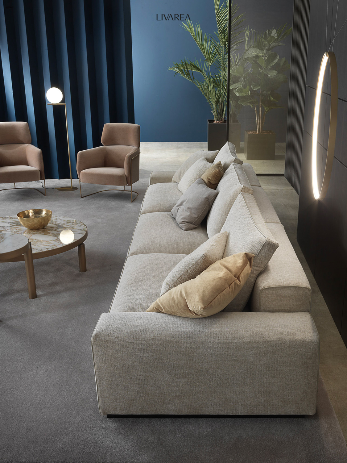 Canapé 3 places confortable avec accoudoirs Canapé 3 places confortable avec accoudoirs