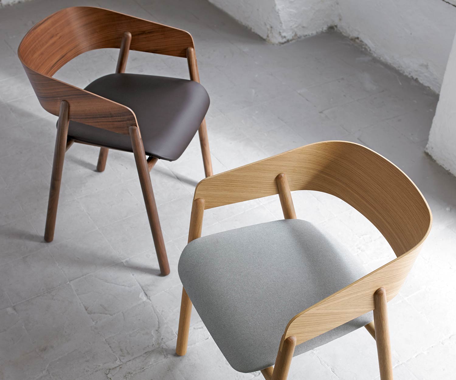 Modern Punt Design massief houten stoel Mava walnoot eik