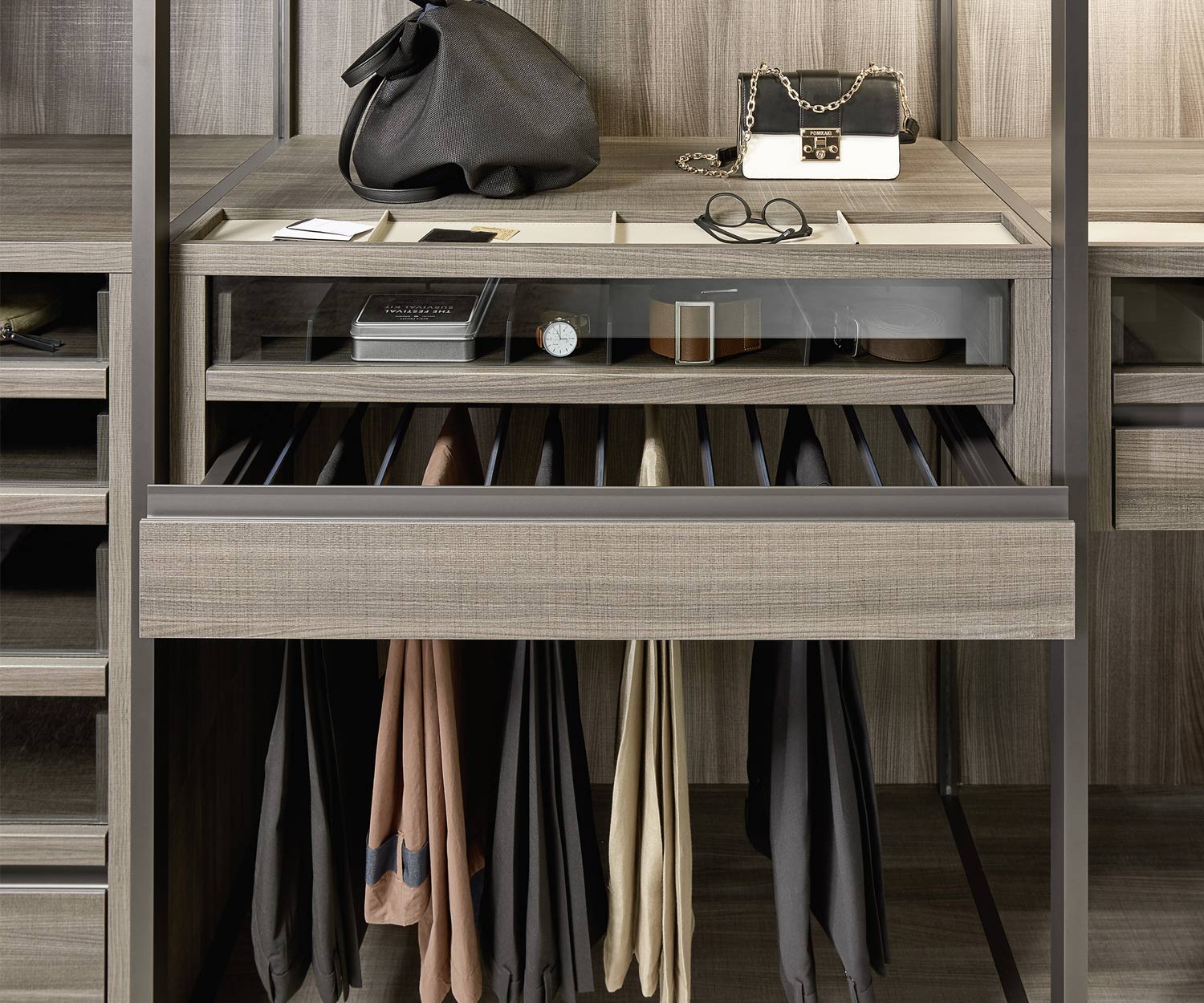 Livitalia Bellavista kleedkamersysteem in detail Hoogwaardige uittrekelementen Livitalia Bellavista kleedkamersysteem in detail Hoogwaardige uittrekelementen