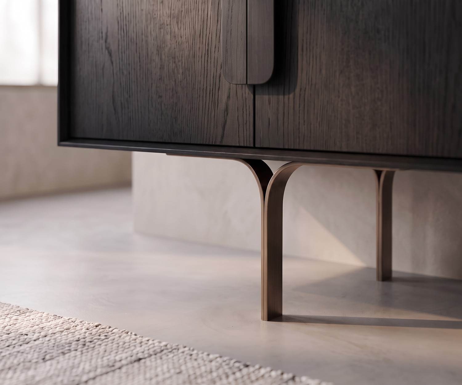 al2 Mobius 003 design dressoir van donker eiken al2 Mobius 003 design dressoir van donker eikenhout in een minimalistische woonkamer onder een grote ronde wandspiegel.