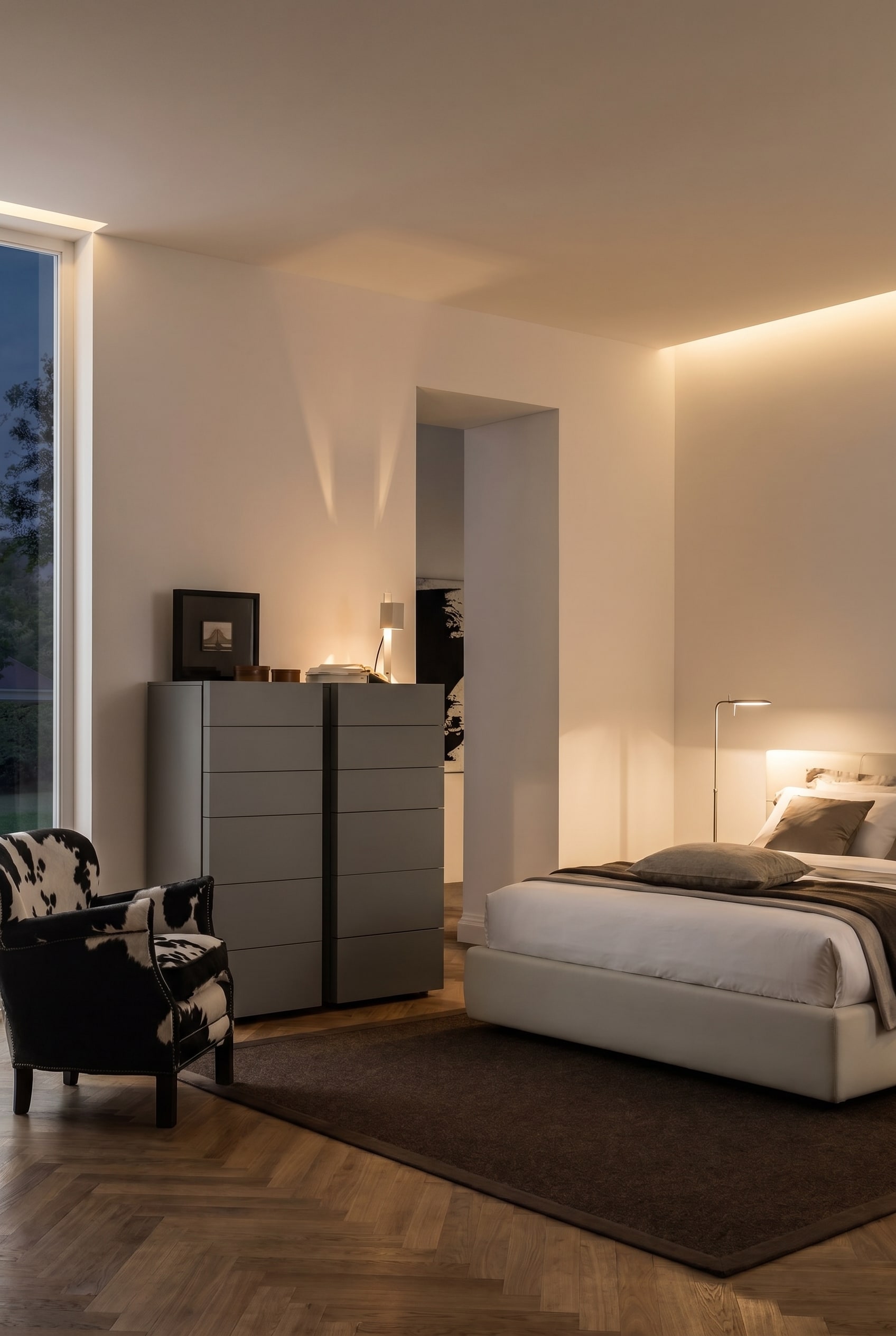 Commode haute moderne sans poignée Livitalia Valeo dans une chambre à coucher au design puriste