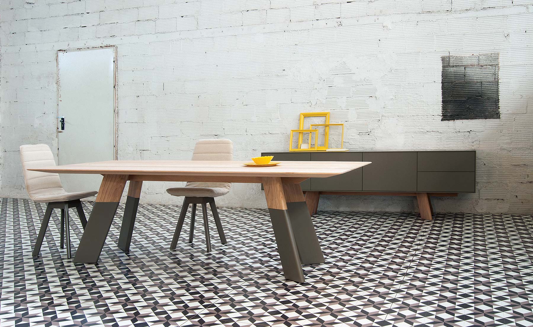 Massief houten eetkamertafel Massief houten eetkamertafel