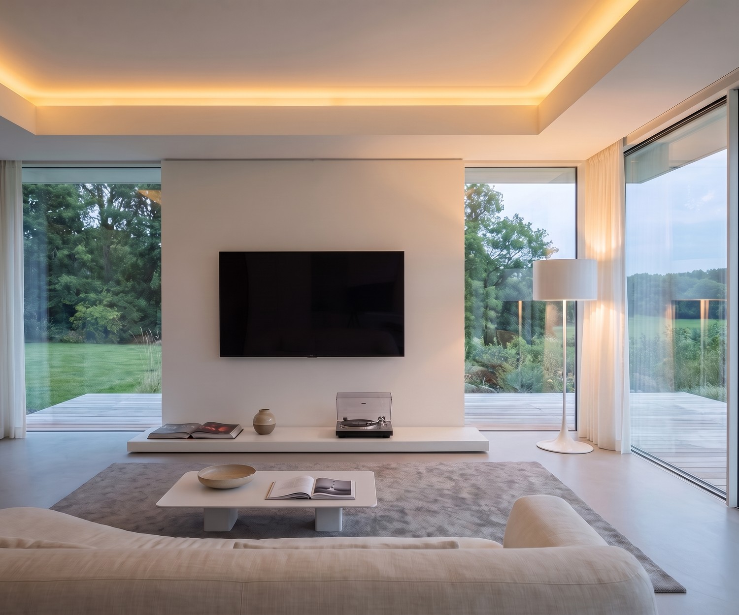 Podeste TV bas Livitalia Easy blanc mat Banc socle podeste TV Livitalia Easy blanc mat dans un salon moderne et minimaliste de design italien.