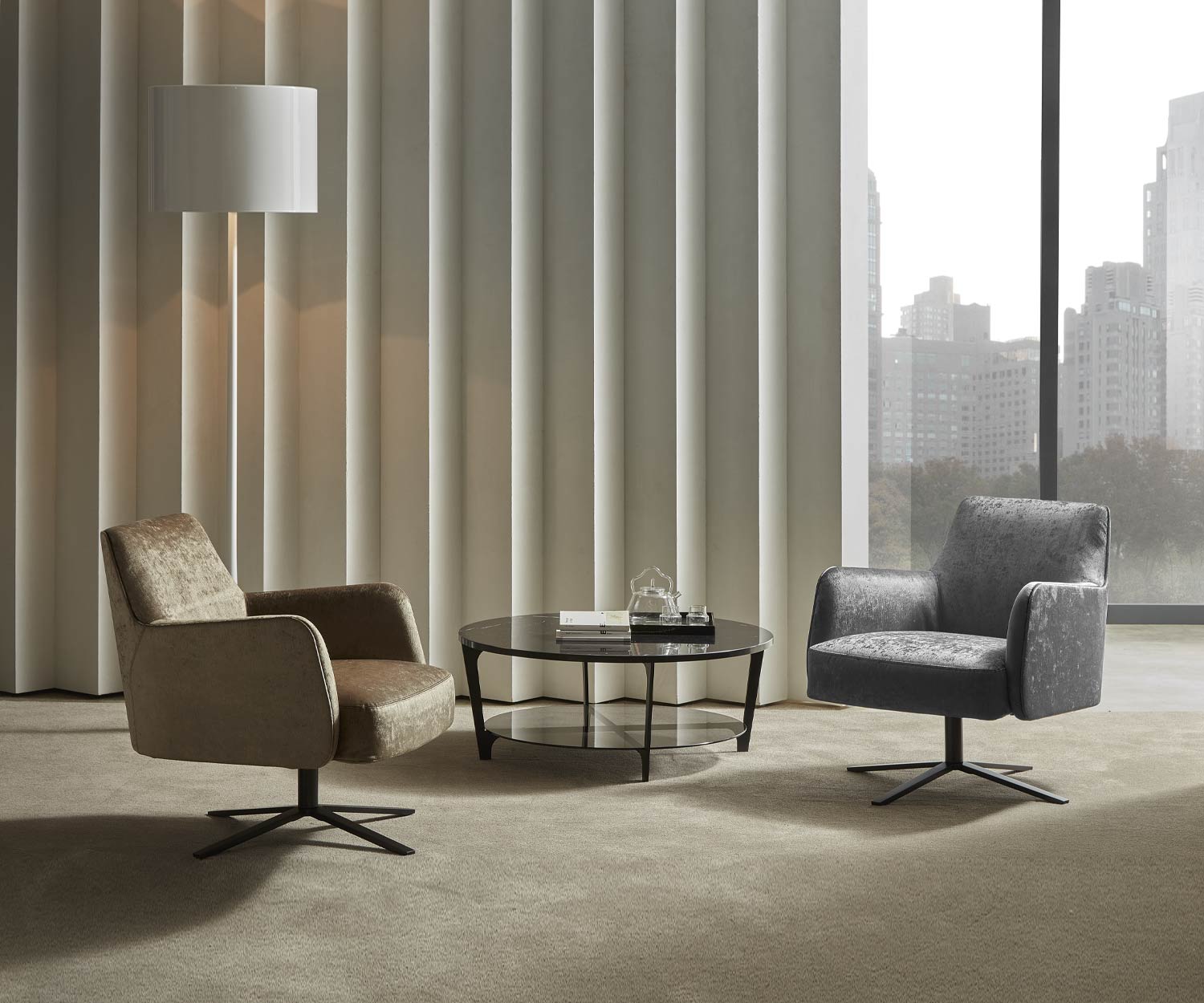 Exclusif Marelli Fauteuil design Clipper en beige avec piètement pivotant en croix Exclusif Marelli Fauteuil design Clipper en beige avec piètement pivotant en croix