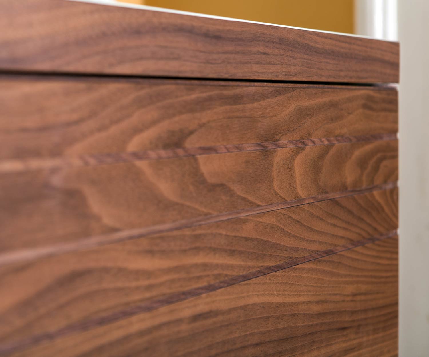 Modern al2 o rizon design dressoir detail walnoot vooraanzicht massieve latten walnoot Modern al2 o rizon design dressoir detail walnoot vooraanzicht massieve latten walnoot