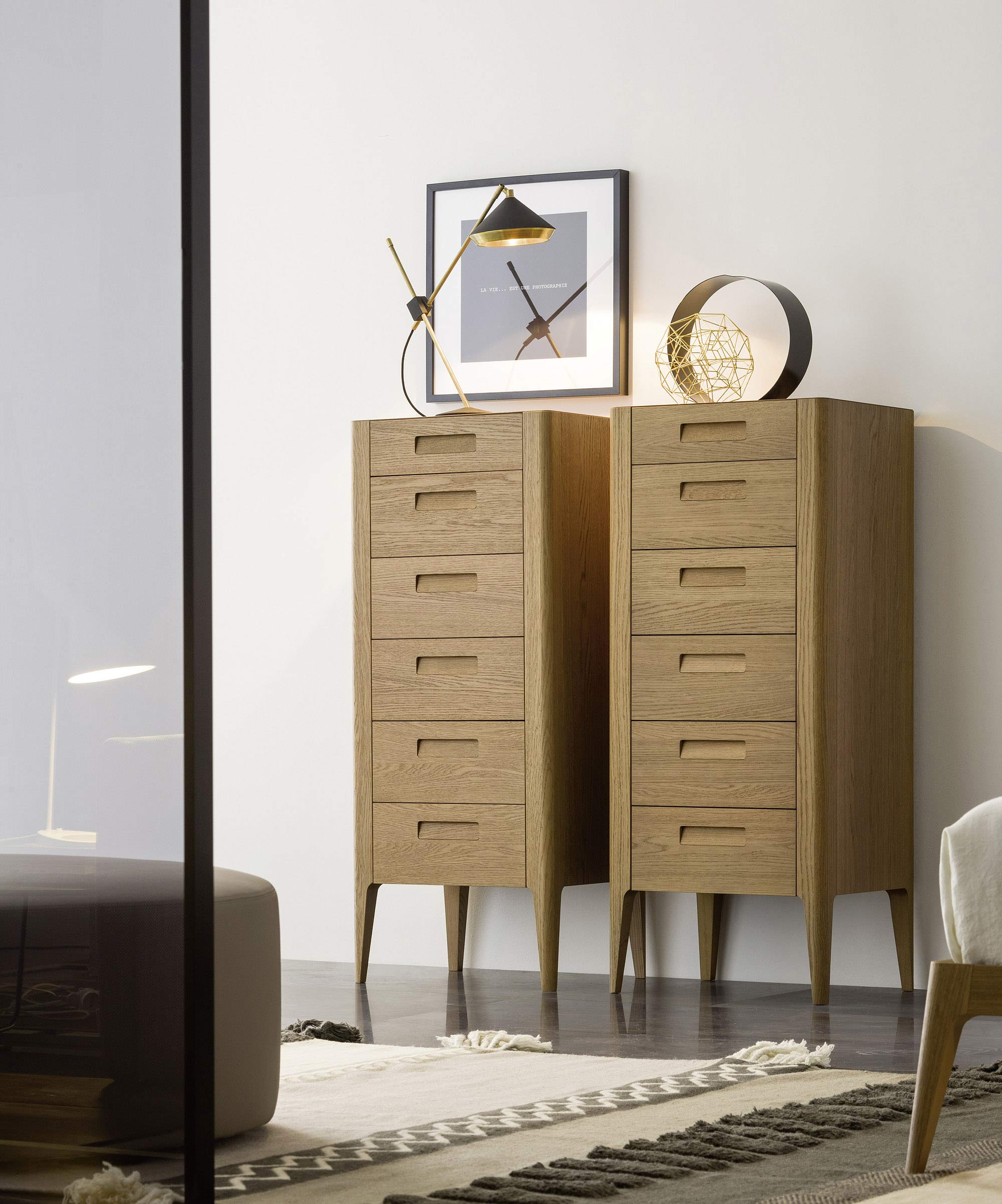 Commode haute en bois massif