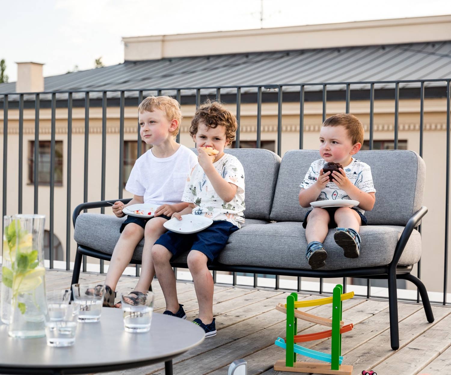 Moderne Todus Starling Design Canapé de jardin 3 places sur terrasse de toit Moderne Todus Starling Design Canapé de jardin 3 places sur terrasse de toit