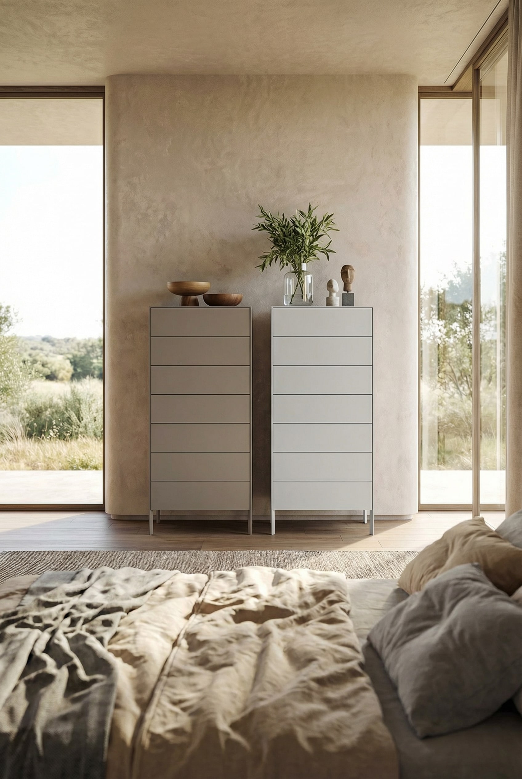 Hoge Capo d&acute;Opera Another Day Commode in een compacte maar luxueuze slaapkamer.