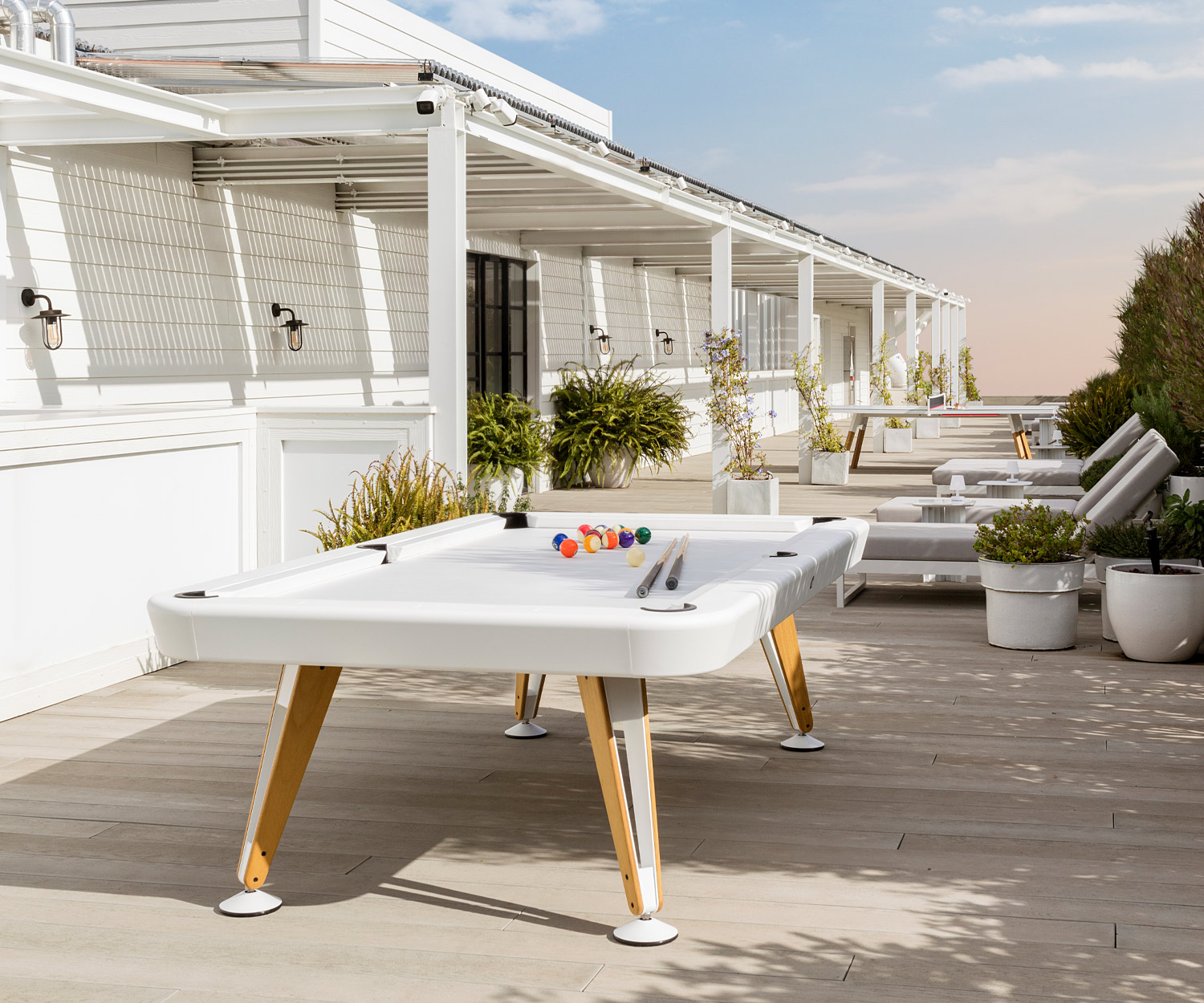 Table de billard Lounge Outdoor Diagonal de RS Barcelona en laqué blanc