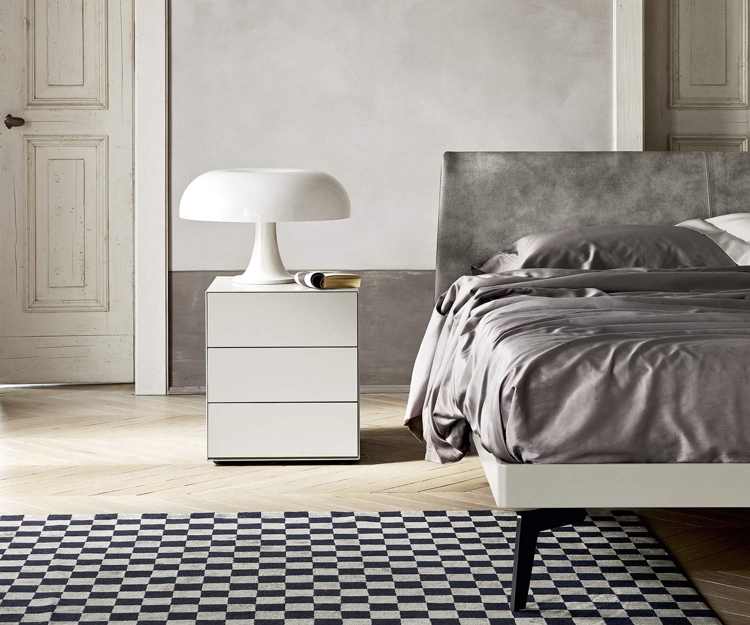 Minimalistisch Livitalia Design nachtkastje Ecletto met drie lades in wit