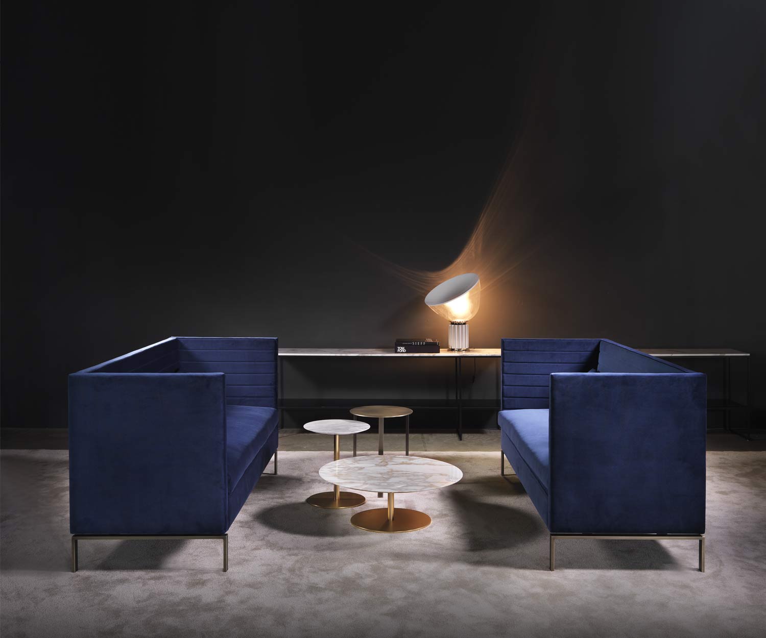 Design loungebank Stripes met hoge rugleuning van Marelli Design loungebank Stripes met hoge rugleuning van Marelli