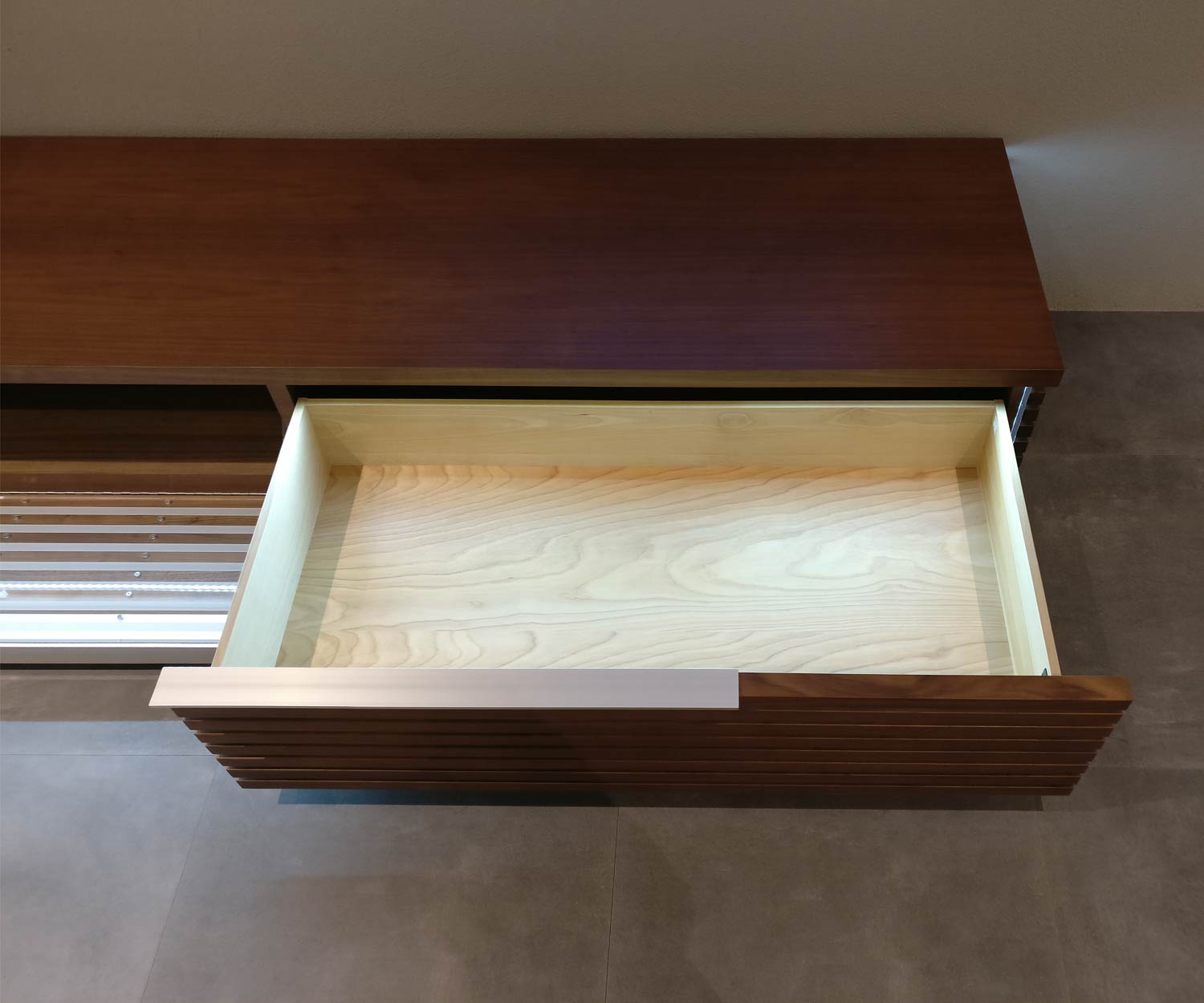 Conde House Tosai Design Lowboard Extension totale du tiroir