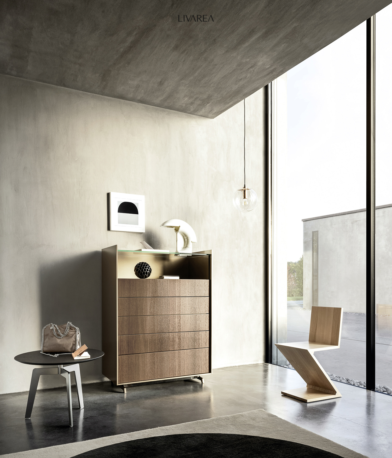 Hoge ladekast met laden en open vak Hoge ladekast met laden en open vak