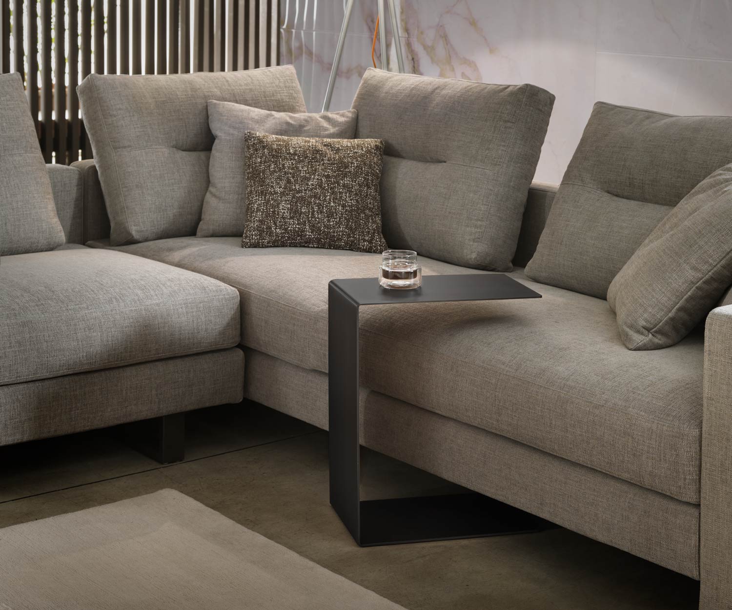 Exclusieve Marelli Mini sofa bijzettafel met zwarte matte lak voor de bank Exclusieve Marelli Mini sofa bijzettafel met zwarte matte lak voor de bank