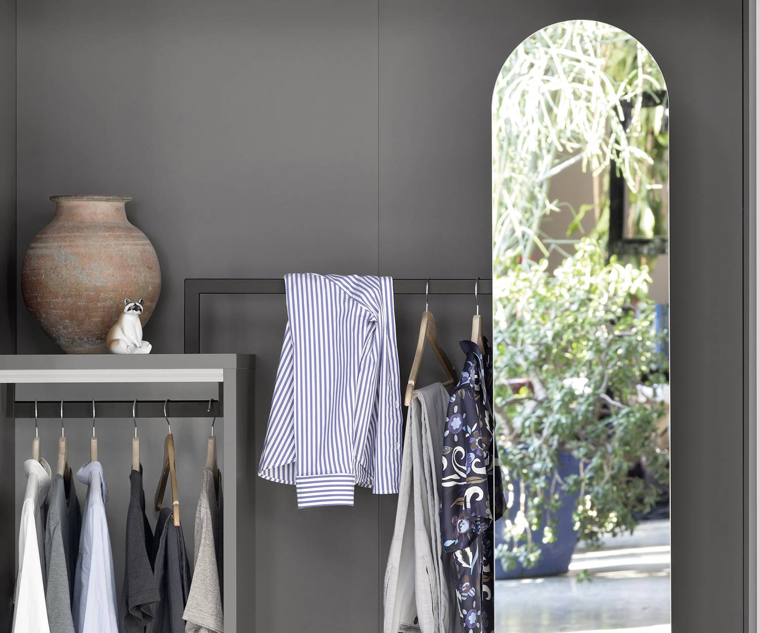 Hoogwaardige design kledingkast Novamobili Move Niche met spiegel Hoogwaardige design kledingkast Novamobili Move Niche met spiegel