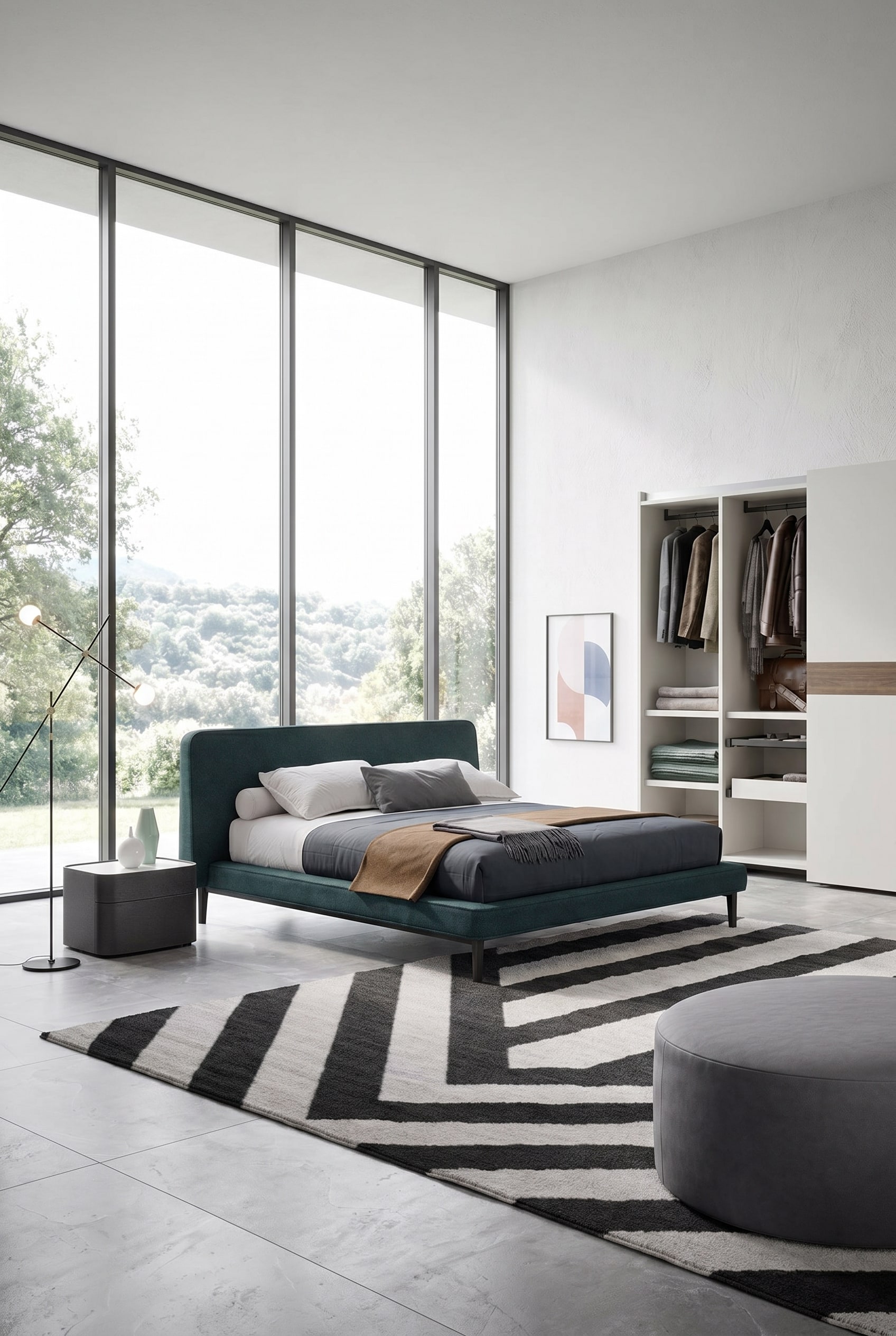 Chambre moderne avec lit en tissu minimaliste en turquoise foncé devant des fenêtres pleine hauteur avec vue sur la nature