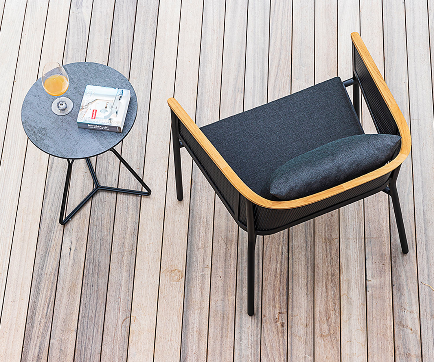 Weerbestendig Oasiq Riad design loungestoel antraciet frame Weerbestendig Oasiq Riad design loungestoel antraciet frame