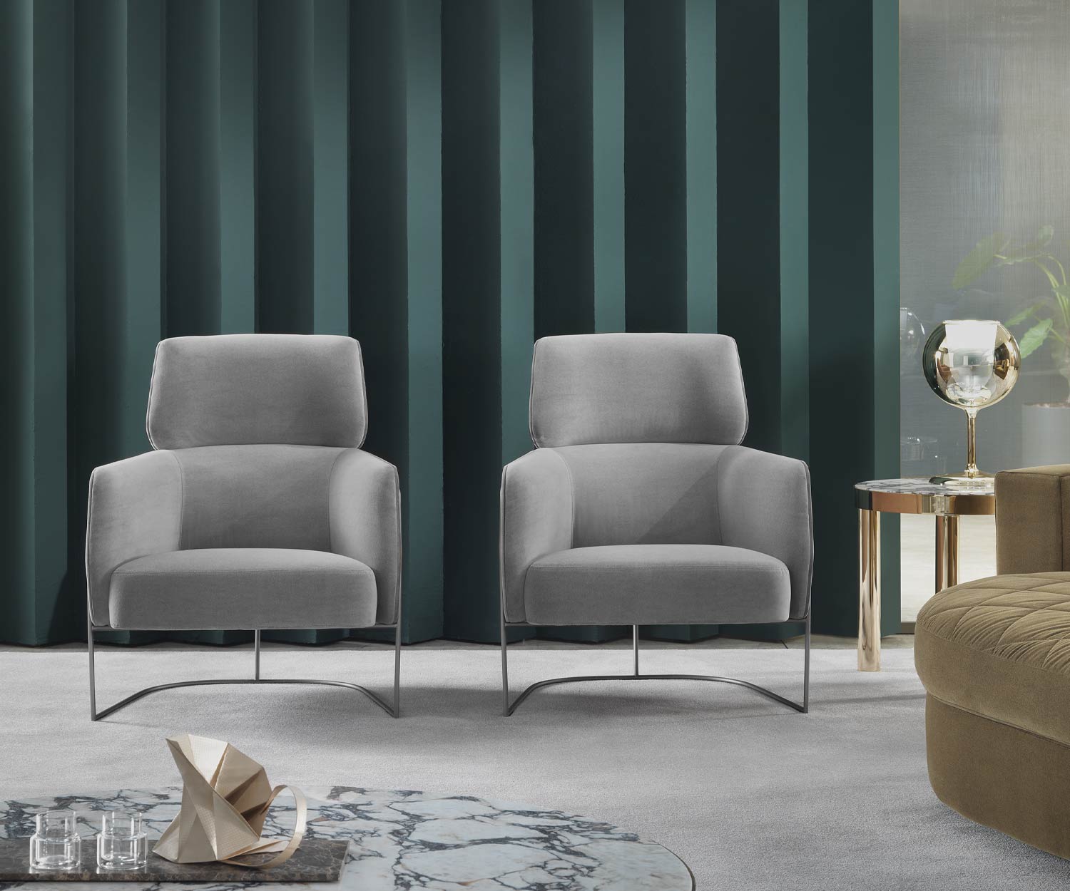 Moderne Marelli Nest Fauteuil design Structure chromée Tissu gris clair Moderne Marelli Nest Fauteuil design Structure chromée Tissu gris clair