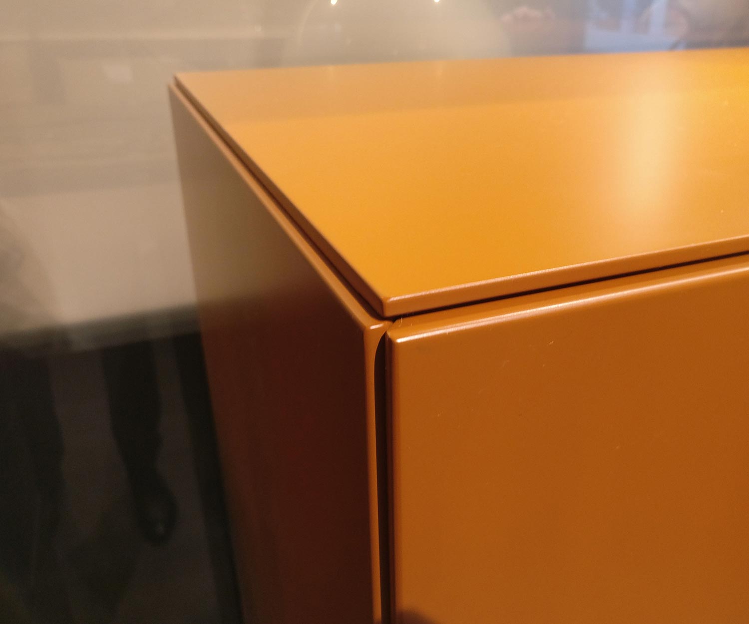 Livitalia Abaco Design highboard in detail het randprofiel Livitalia Abaco Design highboard in detail het randprofiel