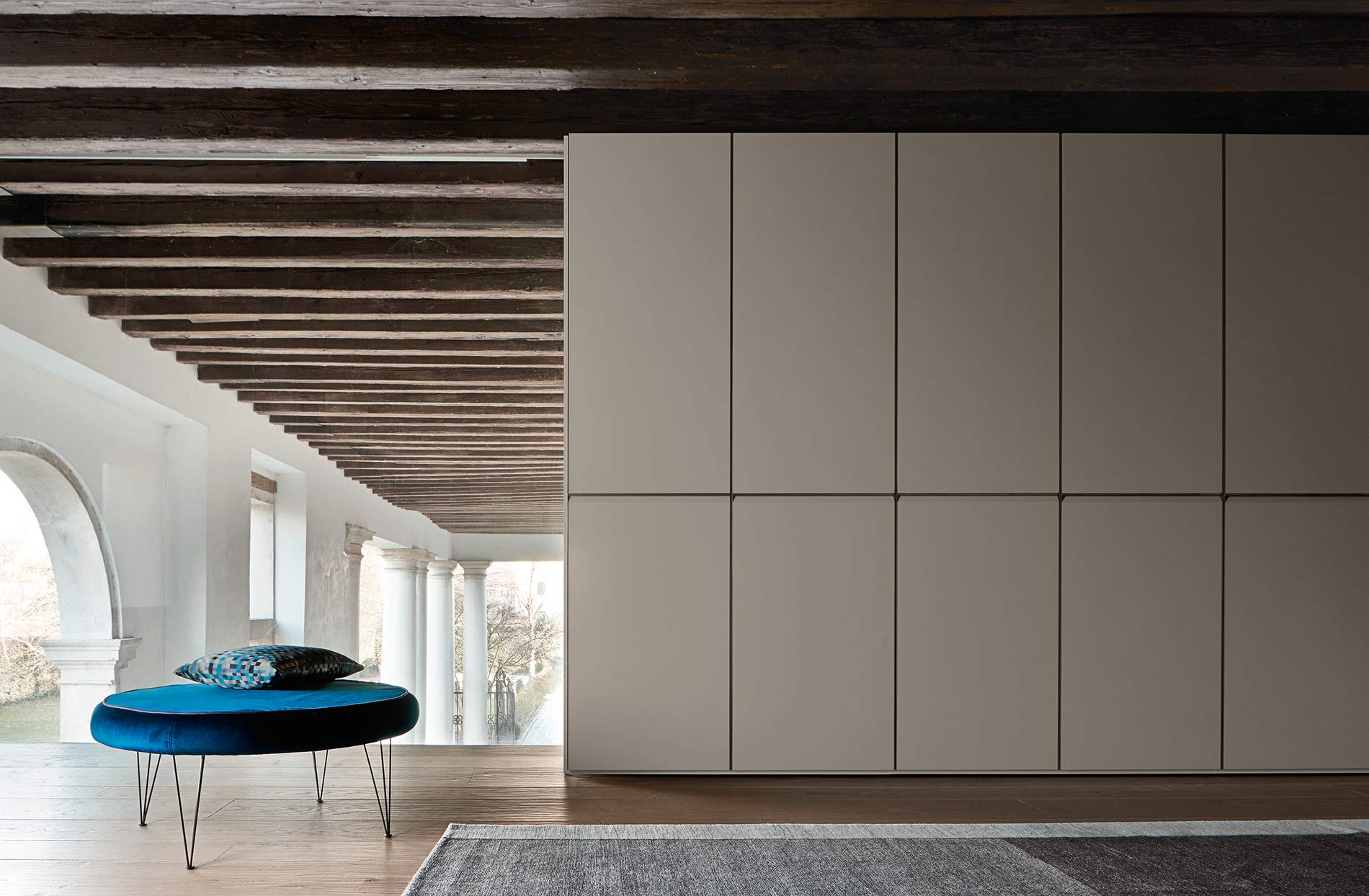 Minimalistische ontwerpgarderobe Minimalistische ontwerpgarderobe