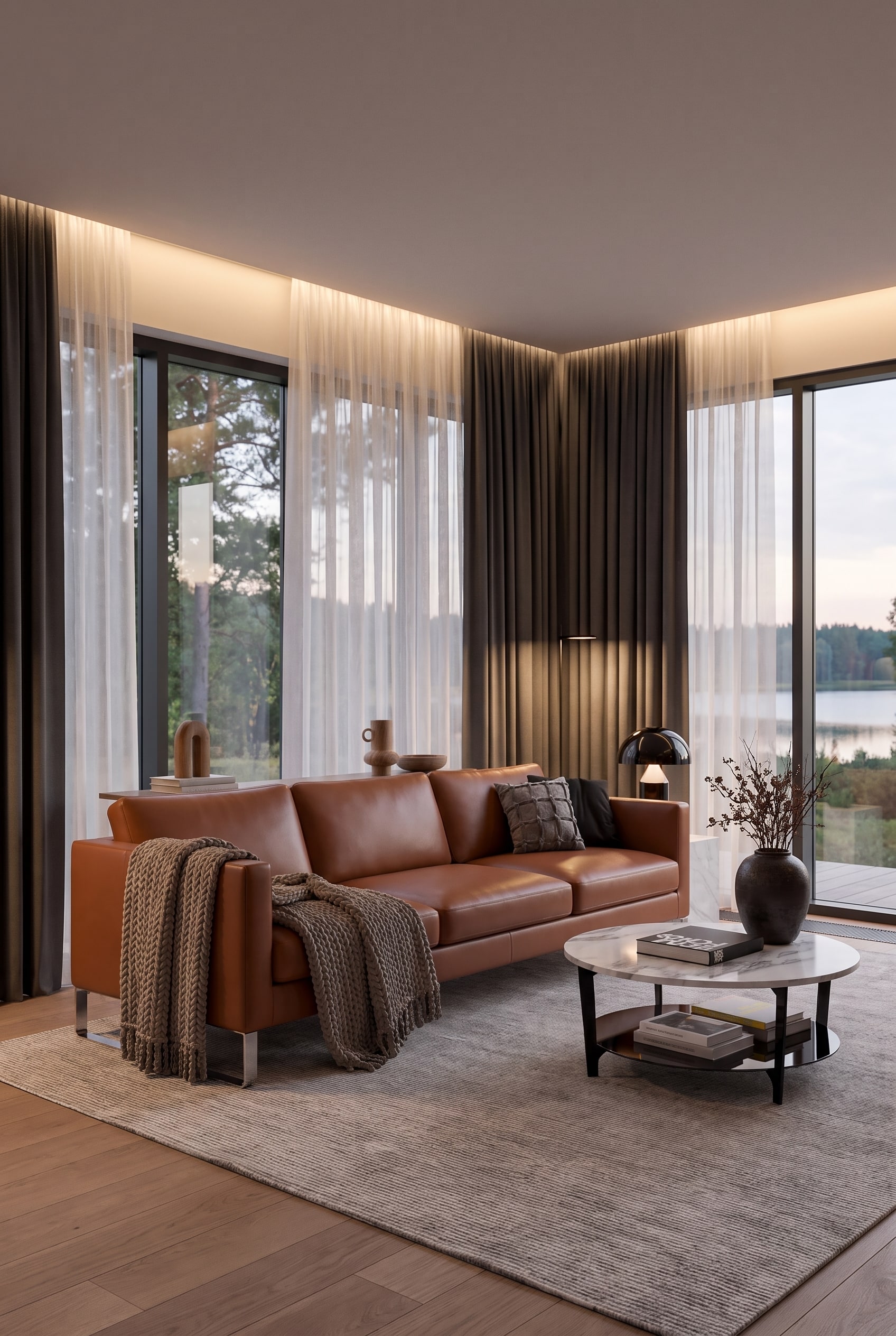 Salon avec un &eacute;l&eacute;gant canap&eacute; en cuir couleur cognac, des lignes &eacute;pur&eacute;es et une atmosph&egrave;re ordonn&eacute;e et confortable