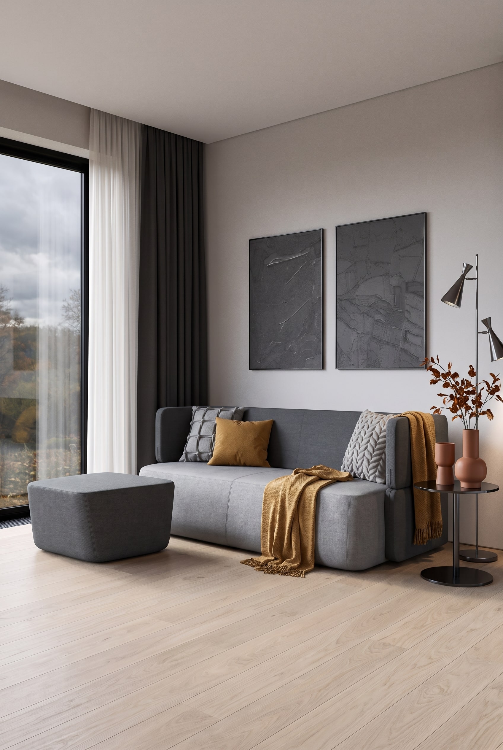 Canapé-lit jaune moutarde devant un mur gris dans un salon décoré pour l'automne avec des accents terre cuite
