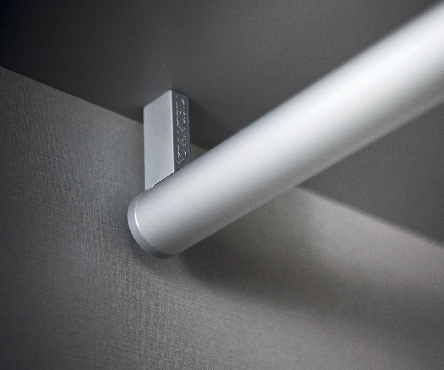 Novamobili Garderobe accessoires Armadi kledingroede gepolijst metaal Novamobili Garderobe accessoires Armadi kledingroede gepolijst metaal