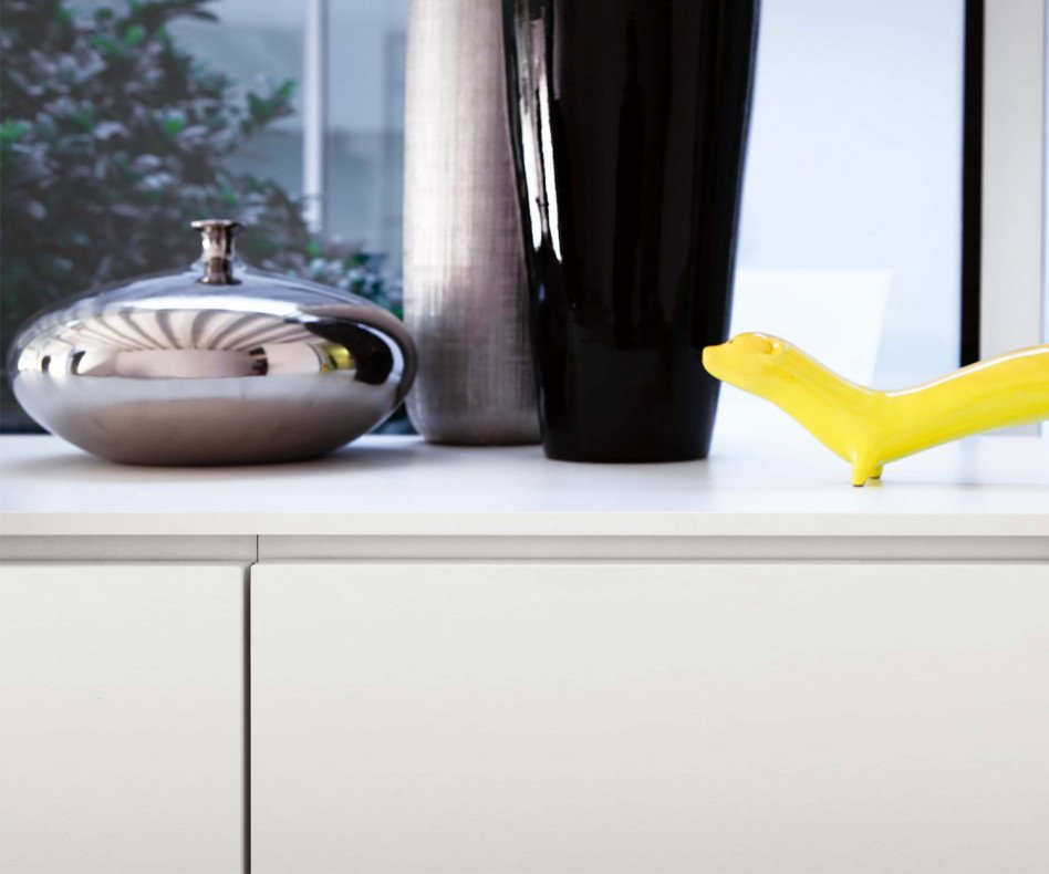 Novamobili Design dressoir schaduw 4 detail dekblad met decoratieve items Novamobili Design dressoir schaduw 4 detail dekblad met decoratieve items