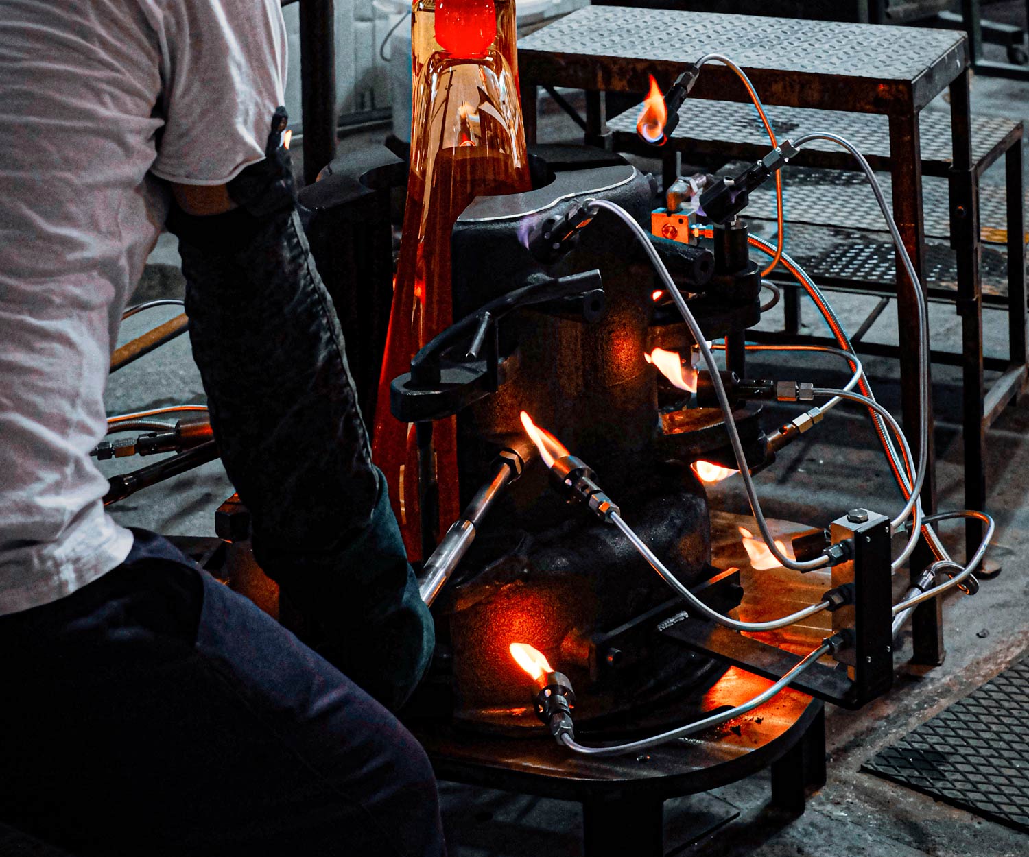 Miniforms Soda table en verre production2 Miniforms Soda table en verre production2