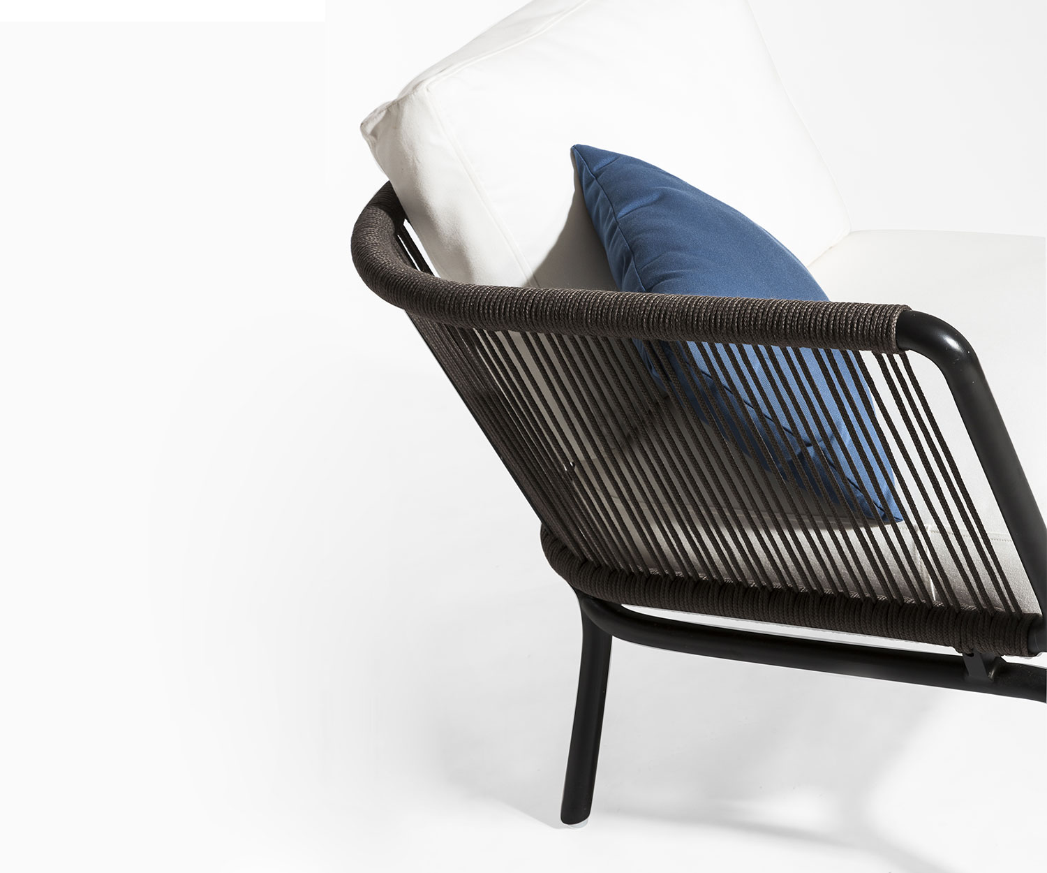 Moderne Oasiq Yland Canapé d'angle design en détail avec structure en aluminium en anthracite Moderne Oasiq Yland Canapé d'angle design en détail avec structure en aluminium en anthracite