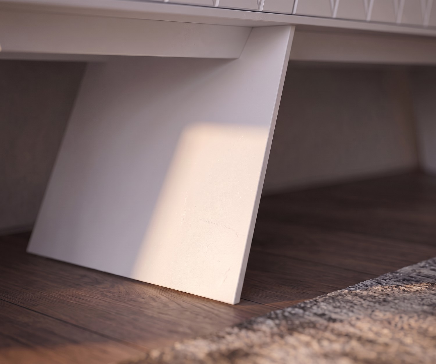 Detail van de poot van het al2 e-klipse 008 lowboard Detail van de poot van het al2 e-klipse 008 design lowboard, elegante witte houten voet op een donkere parketvloer.