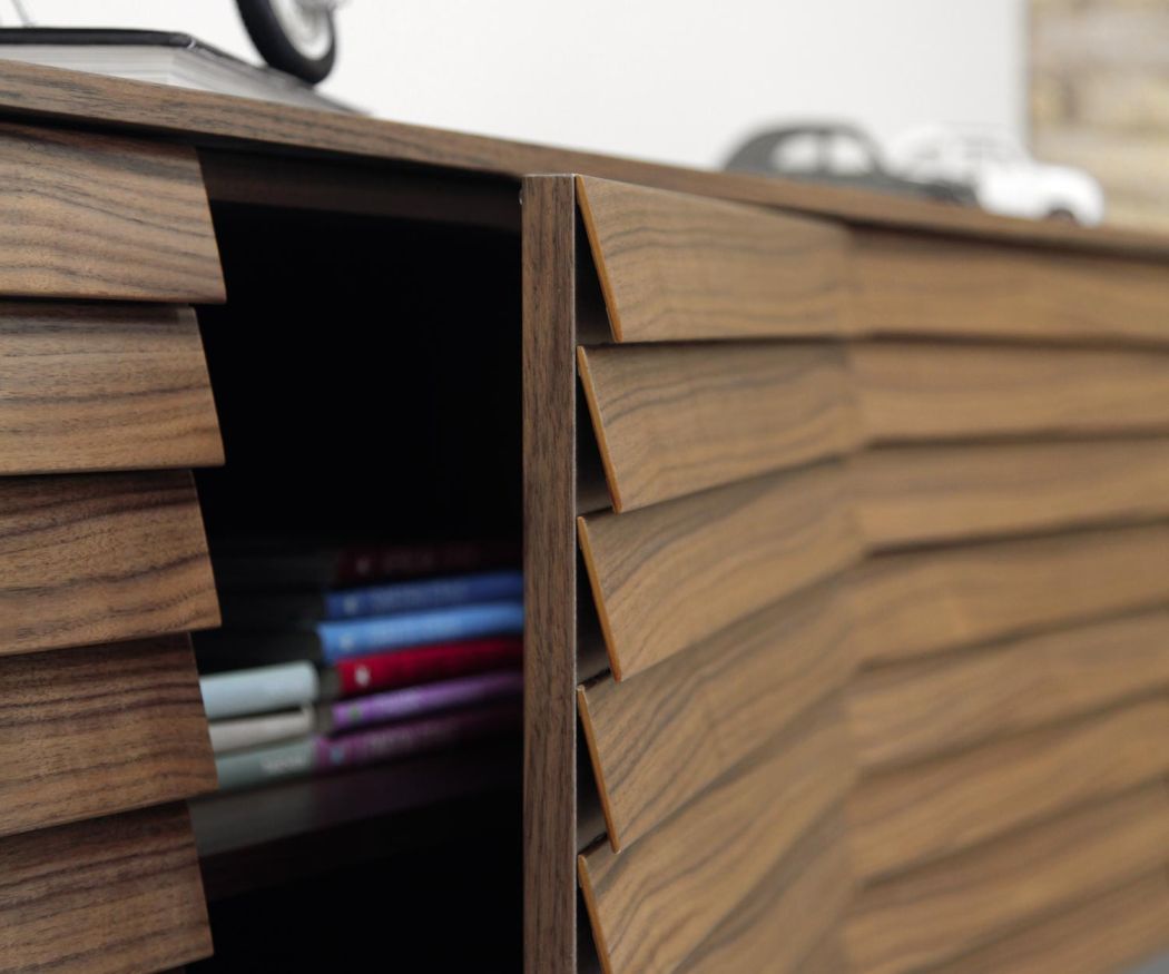 Haute qualité Punt Sussex Sideboard porte ouverte lamelles façade noyer