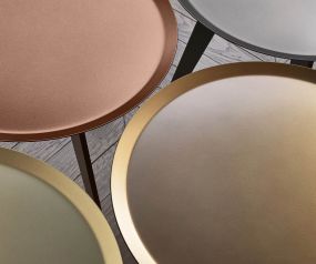 Détail plateau métallique Lotus Table d'appoint de Livitalia