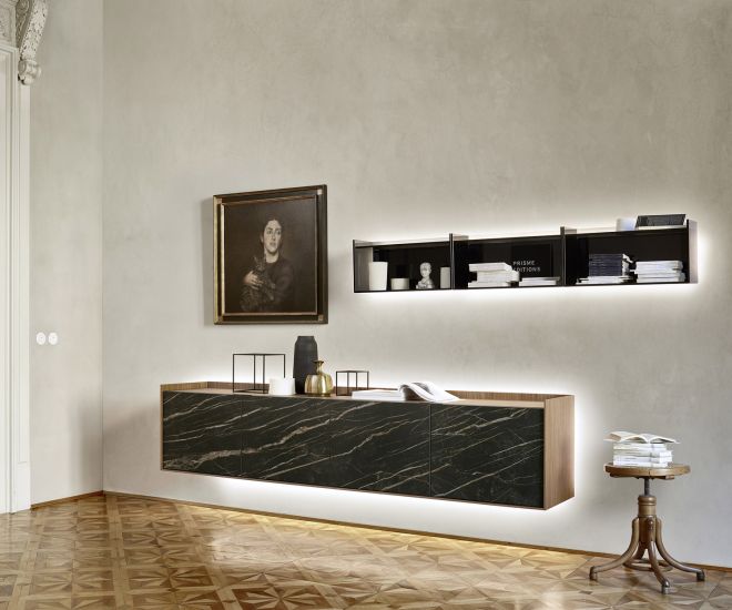 Exclusif Livitalia Design étagère murale en verre dans le salon au-dessus du sideboard suspendu