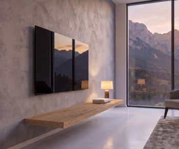 Banc TV suspendu Livitalia en chêne comme meuble bas flottant dans un salon minimaliste avec vue sur la montagne.