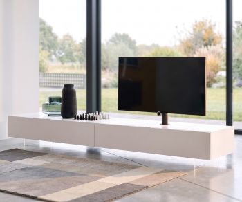 Socle TV transparent Livitalia pour meuble bas suspendu dans le salon, design minimaliste en méthacrylate.