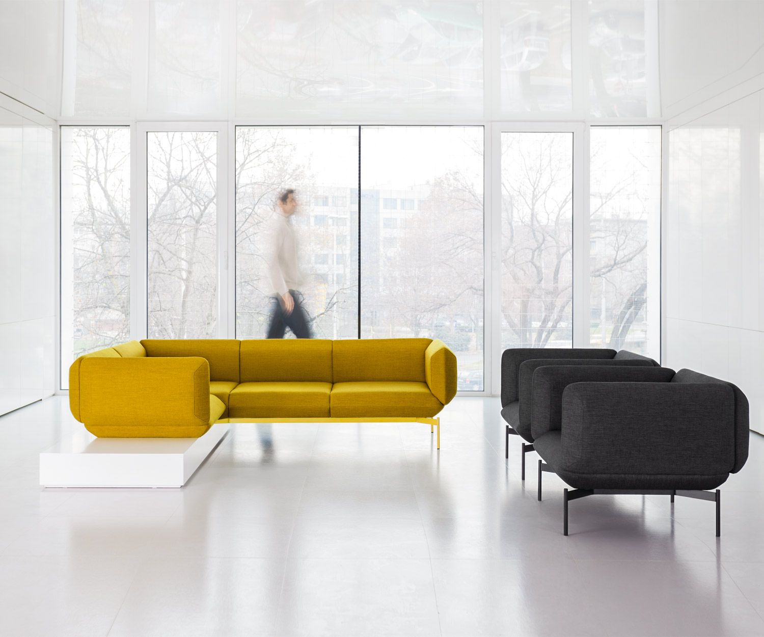 Fauteuil design moderne Prostoria Segment en jaune et une fois en noir
